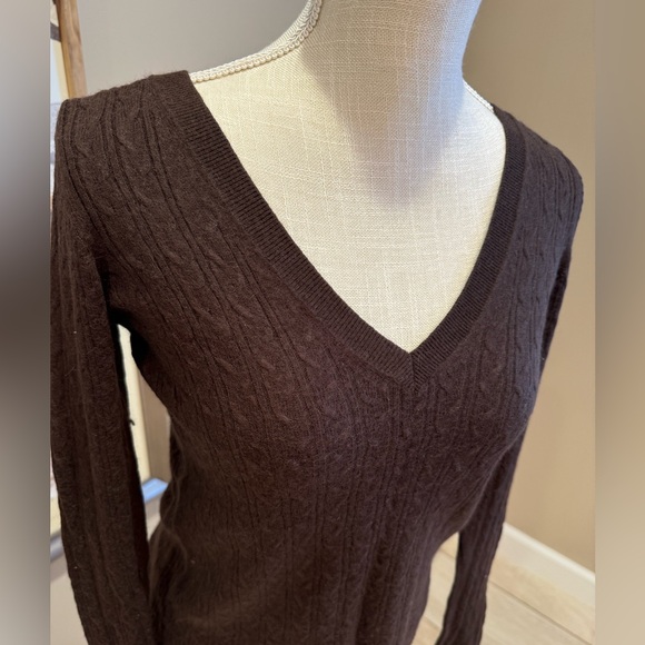 Soft Cable-knit Sweater 🥰 - Picture 2 of 4
